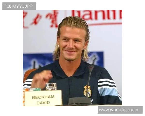 笑脸头像下的足球明星男孩展现青春活力与梦想追逐之路