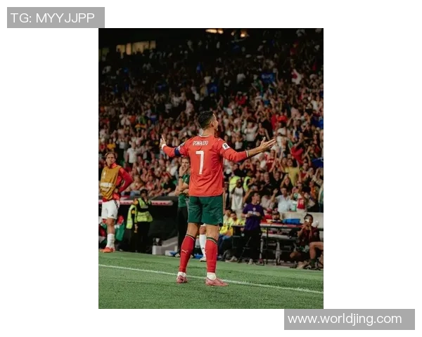 足球明星动漫中的C罗传奇之路与梦想追逐的精彩瞬间 足球明星动漫中的C罗传奇之路与梦想追逐的精彩瞬间