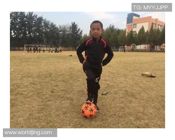 足球明星的孩子们展现可爱风采引发粉丝热议与关注 足球明星的孩子们展现可爱风采引发粉丝热议与关注